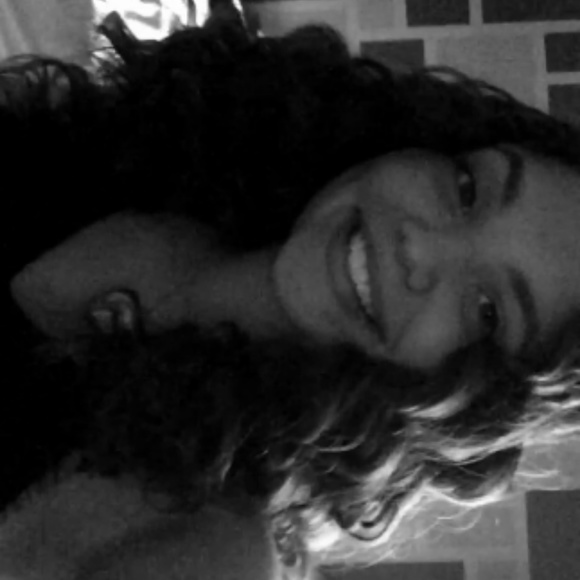 Meet your Posher, Emily - Picture 2 of 8